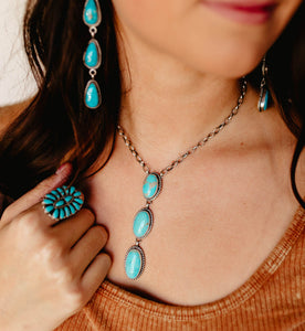 three stone lariat style necklace